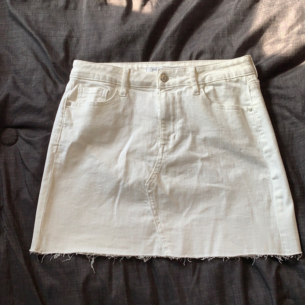 This skirt white skirt is adorable